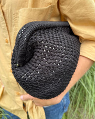 Sort Juno Clutch holdt under armen