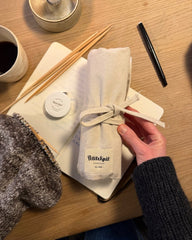 Knitter's Needle Case til strømpepinde sammen med PetiteKnit målebånd og maskemarkører