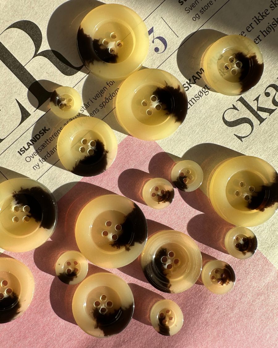 Knapper af galalit Ø23 mm - Lys - 6 stk. – PetiteKnit