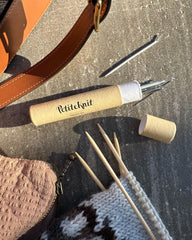 Nålekit sammen med seersucker purse