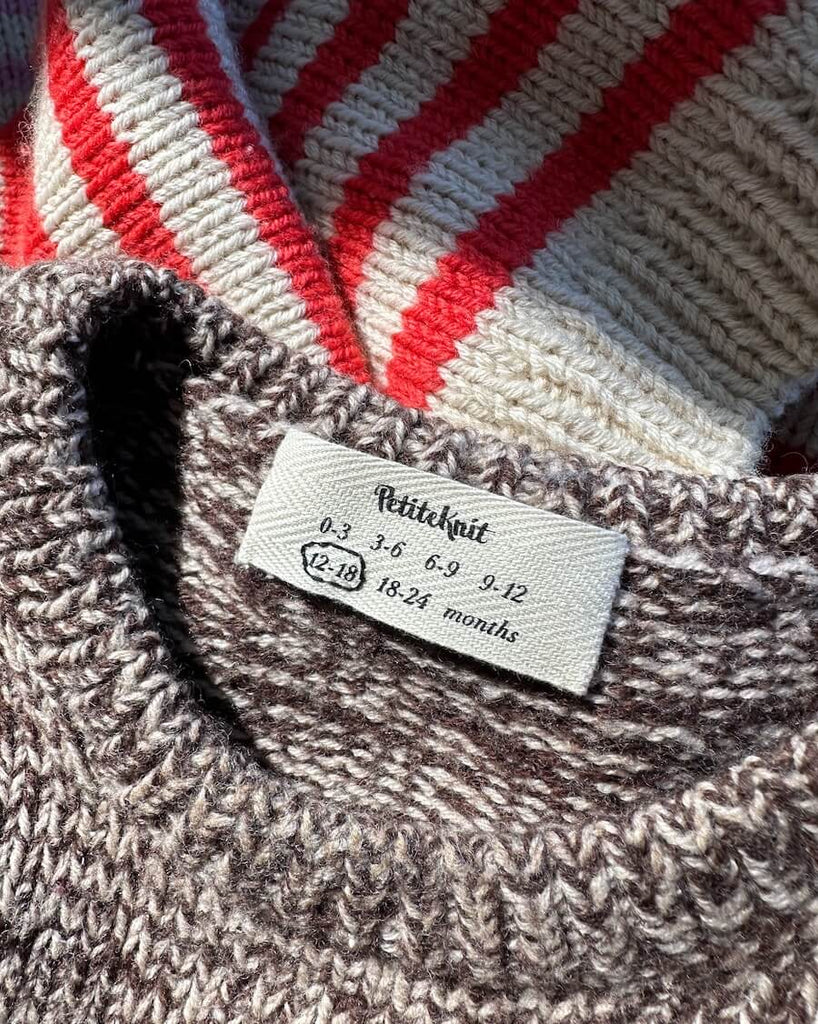 Striktrøje med label af økologisk bomuld med babystørrelser
