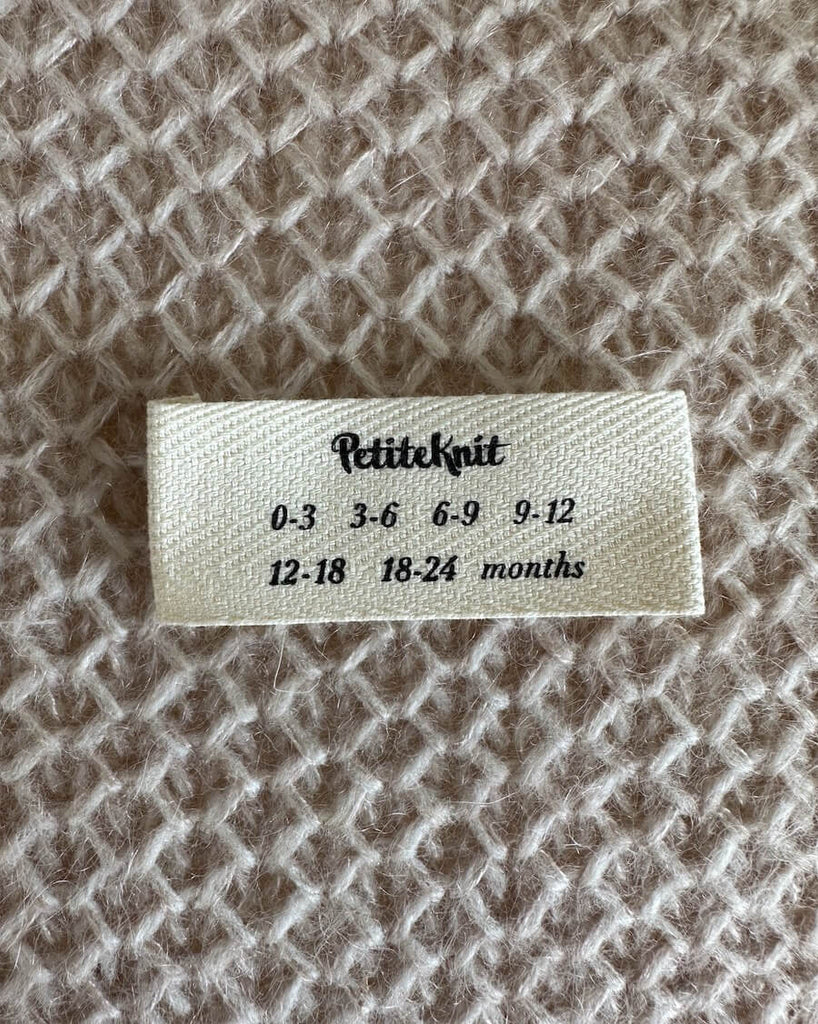 Petiteknit label med babystørrelser