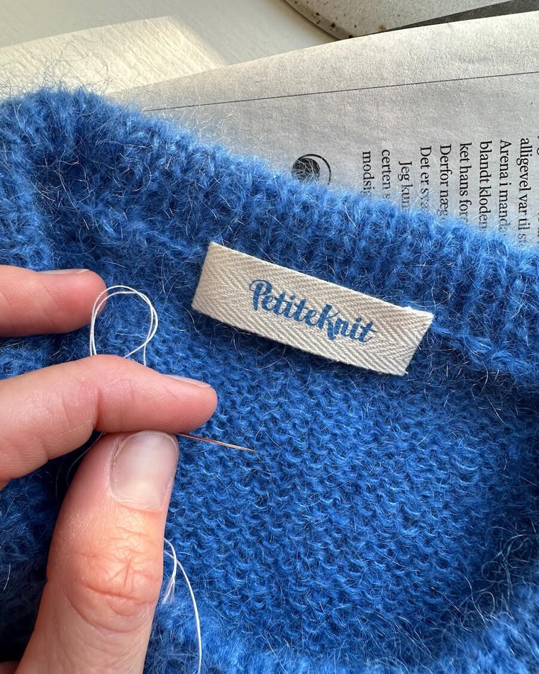 "PetiteKnit"-label 5 stk - Electric Blue - Forhandlere