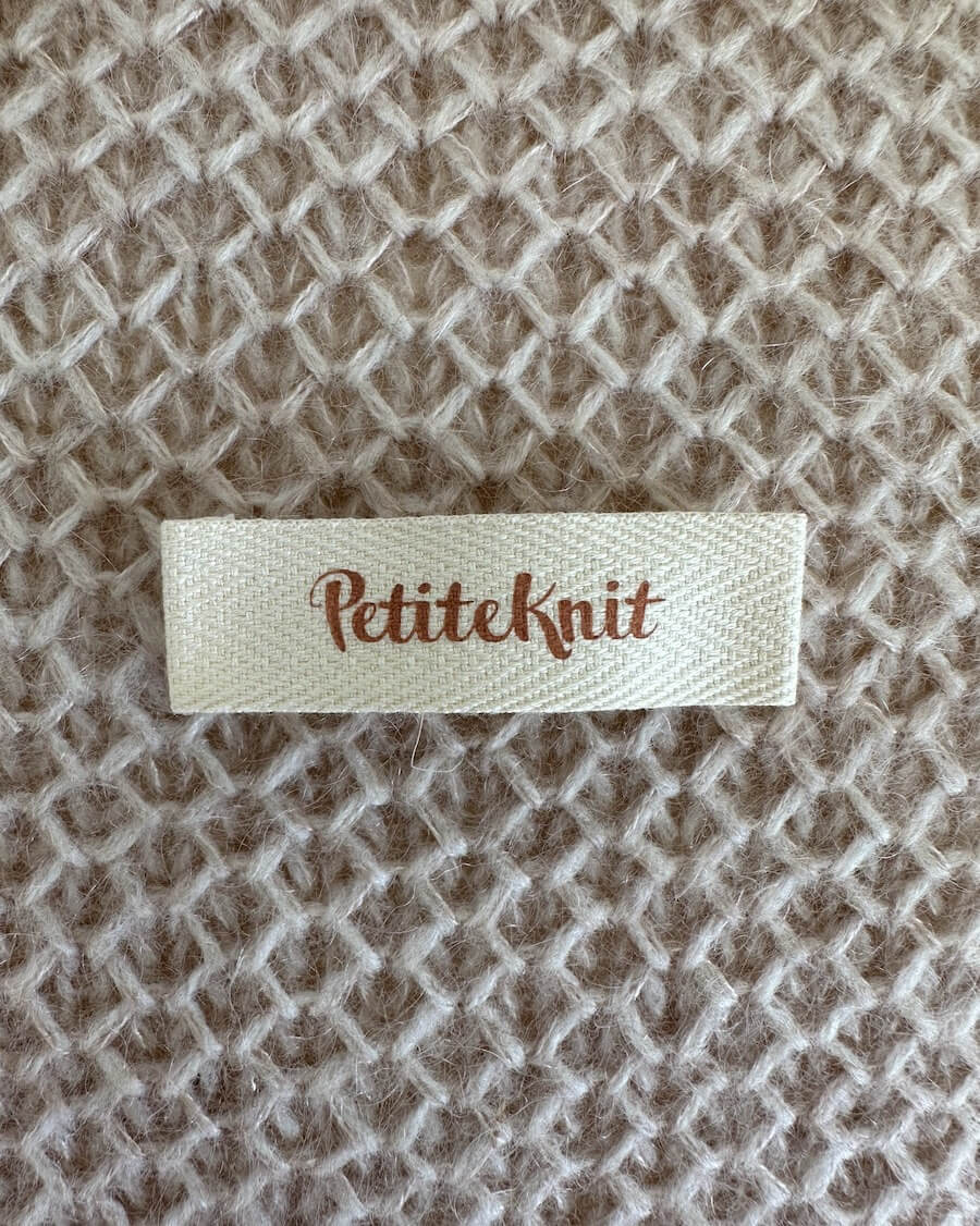 "PetiteKnit"-label 5 st. - Biscuit