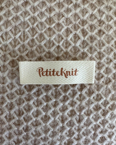 "PetiteKnit"-label 5 stk. - Biscuit