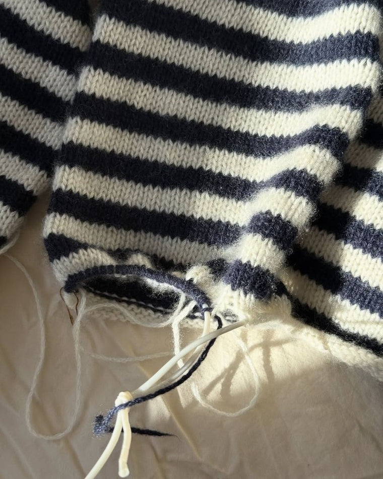 Procesbillede af blå og hvid Olga Blouse