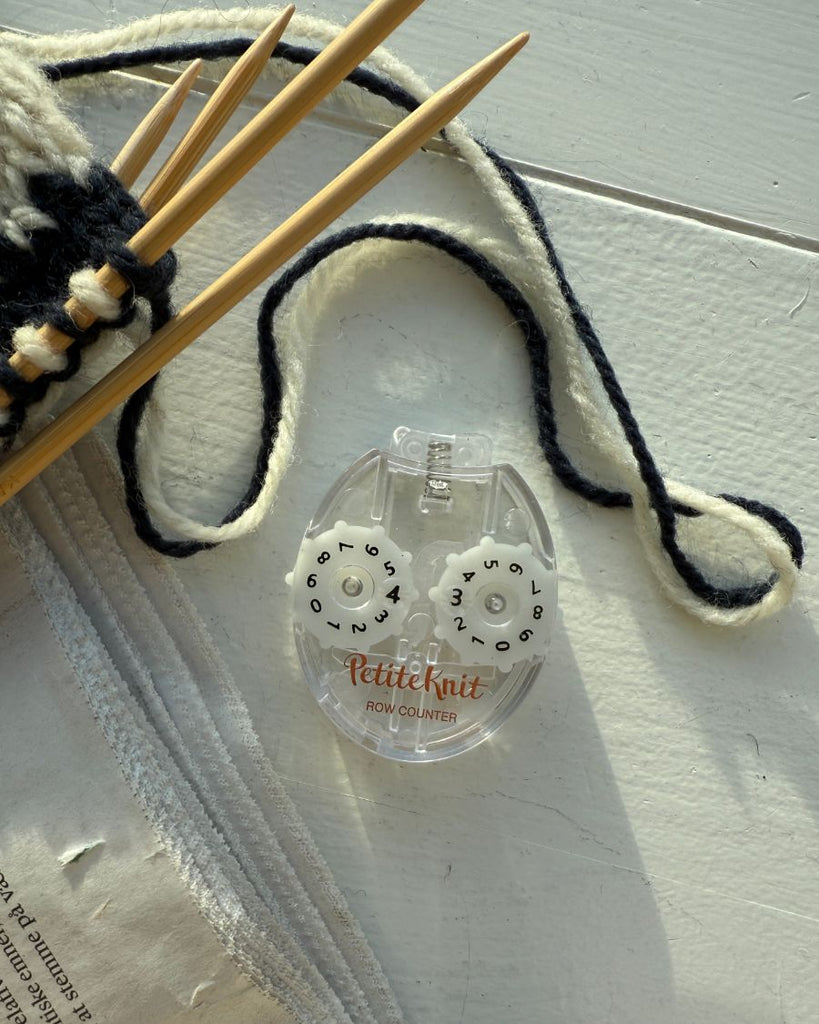 Omgangstæller i plast fra PetiteKnit med låsefunktion