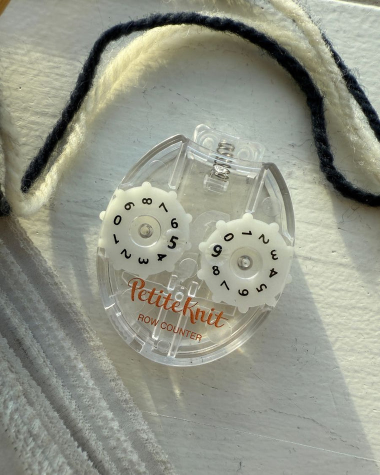 En bunke af poser med PetiteKnit omgangstællere
