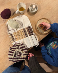 Procesbillede af bordeaux og grøn Otto Sweater Baby