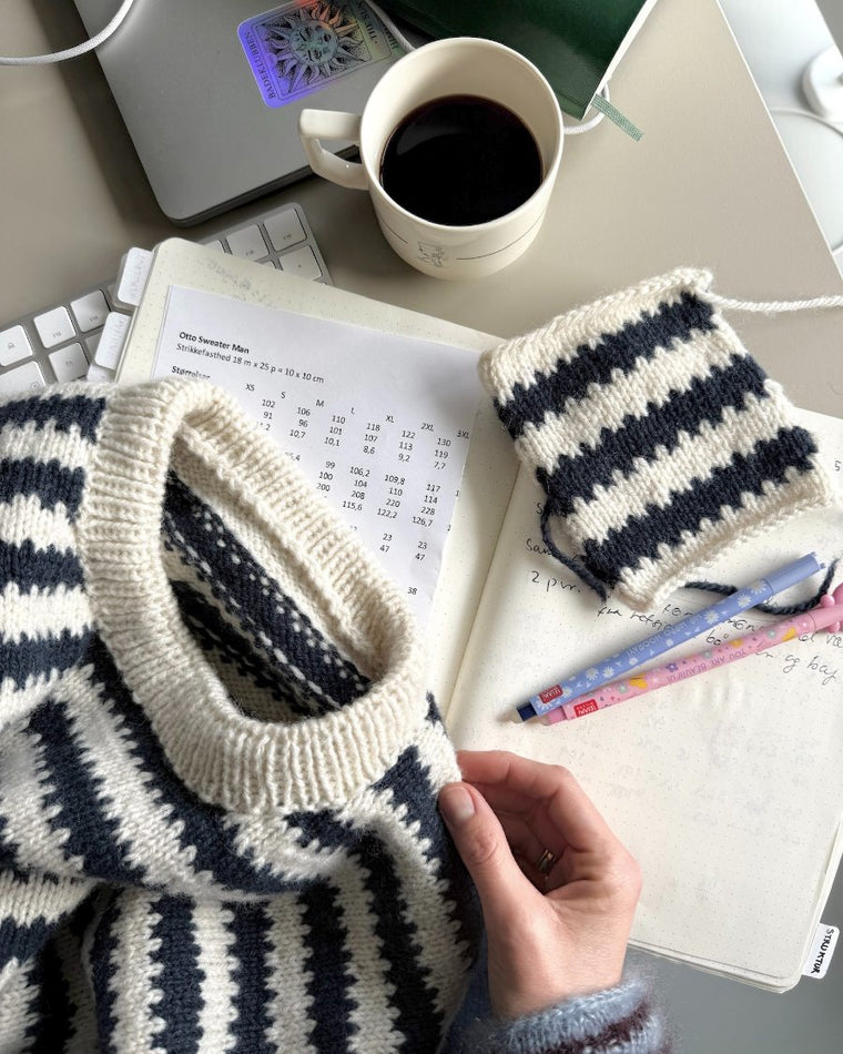 Procesbillede af blå og hvid Otto Sweater Man