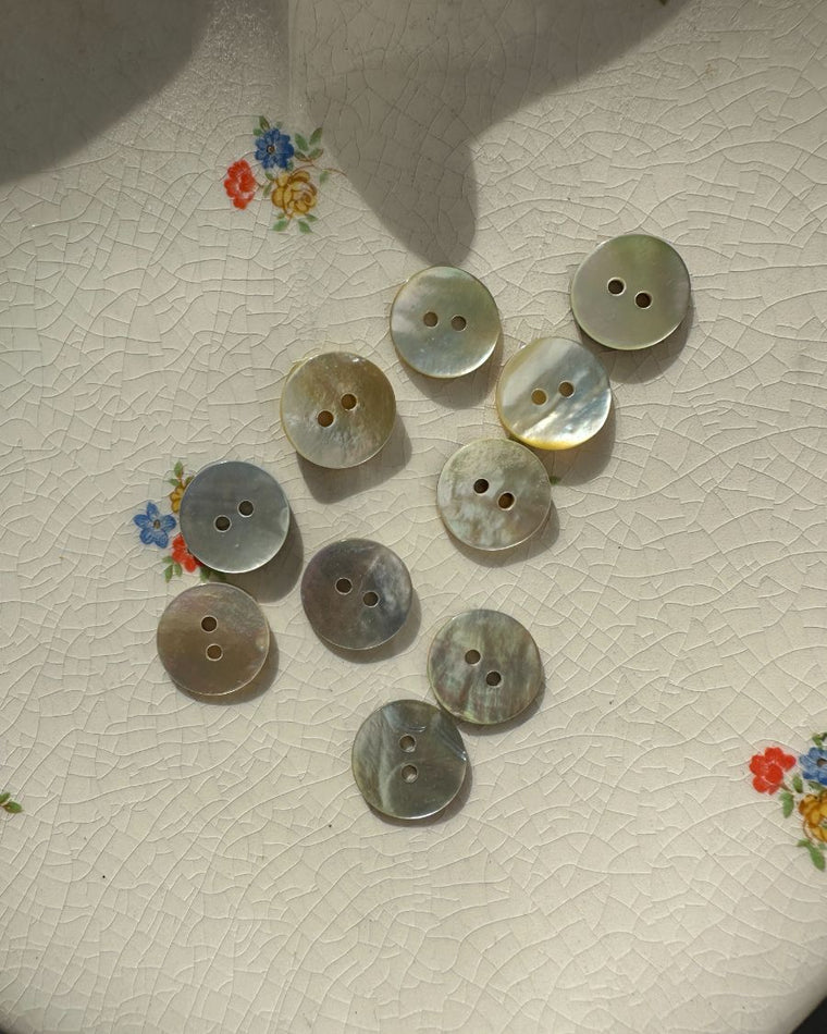 Mother of pearl buttons Ø15 mm - 10 pcs