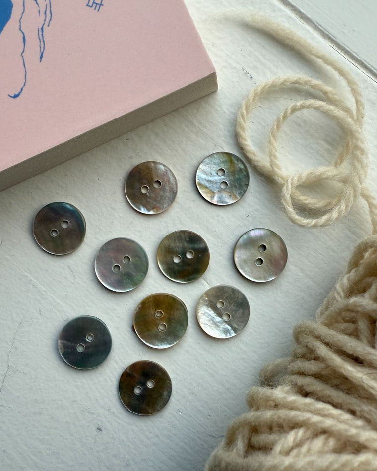 Mother of pearl buttons Ø15 mm - 10 pcs