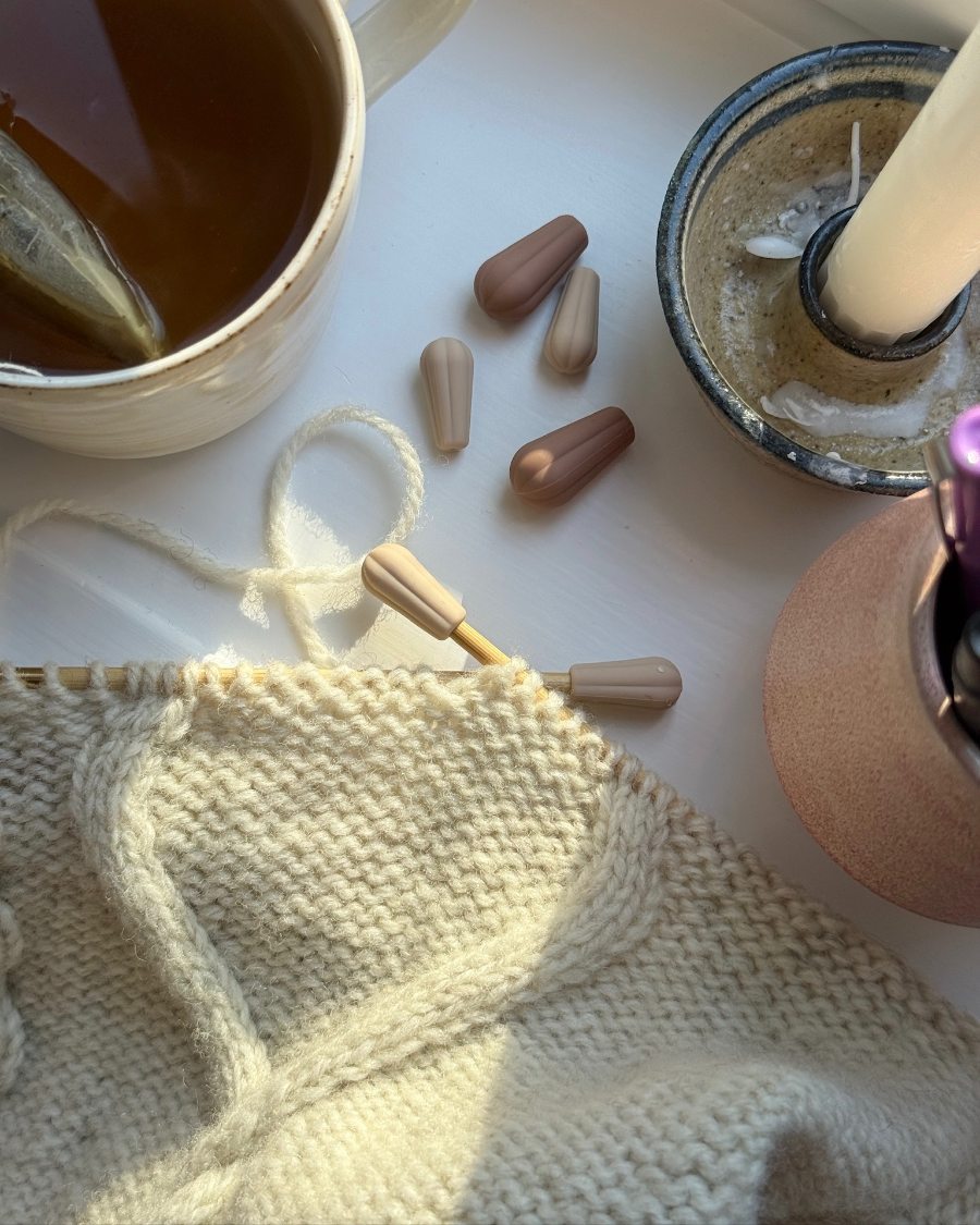 Pindebeskyttere på strikketøj og liggende løst