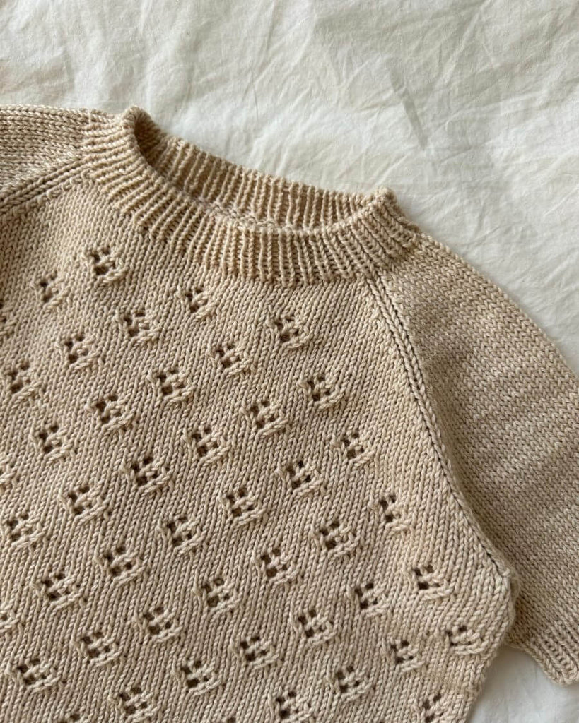 Detaljebillede af lys beige Rigmors Sommerbluse