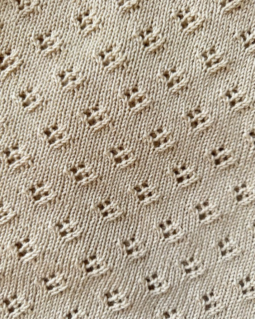 Detaljebillede af lys beige Rigmors Sommerbluse