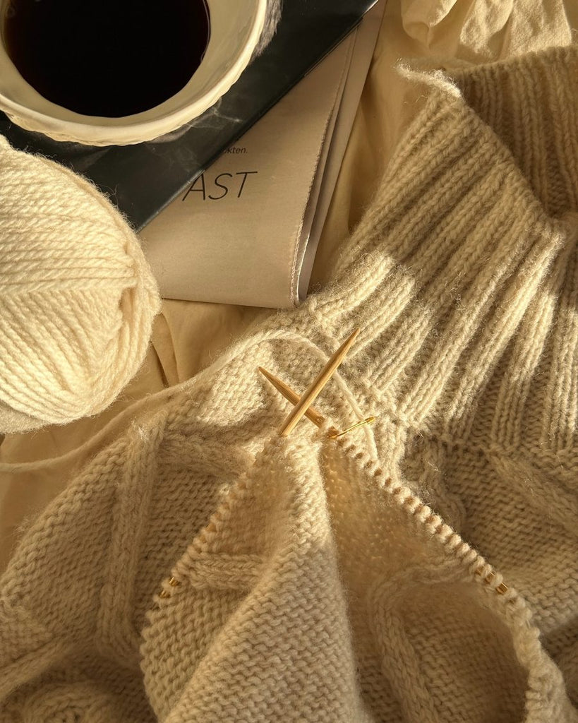 Procesbillede af hvid Saga Sweater