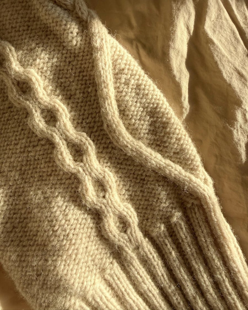 Procesbillede af hvid Saga Sweater