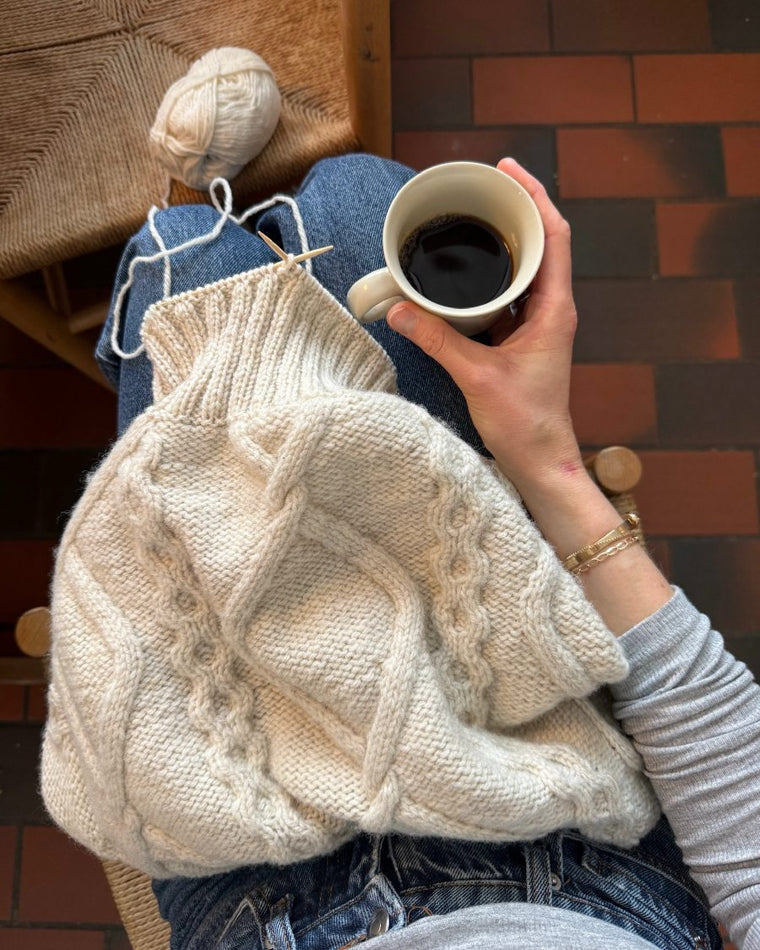 Procesbillede af hvid Saga Sweater