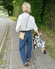 Kvinde med naturfarvet Sienna Bag