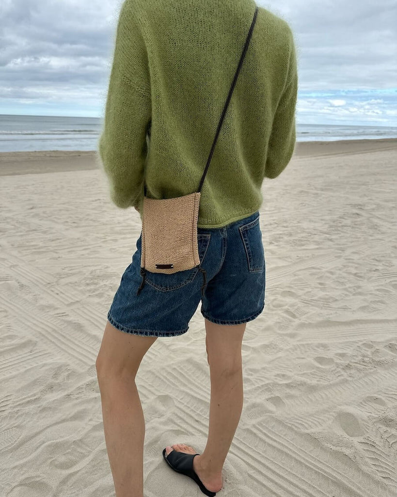 Kvinde med naturfarvet Sienna Bag