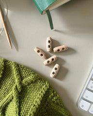 Små duffelknapper af træ