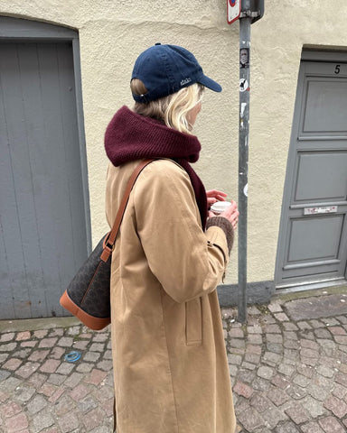 Kvinde med bordeaux Sophie Hood