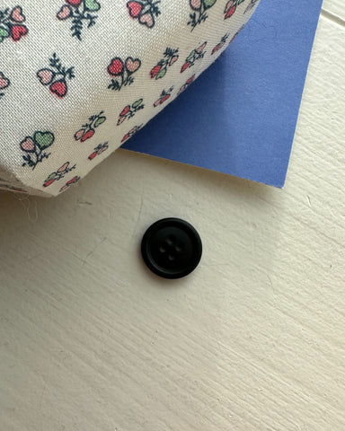 Én sort galalit knap i sort 18 cm