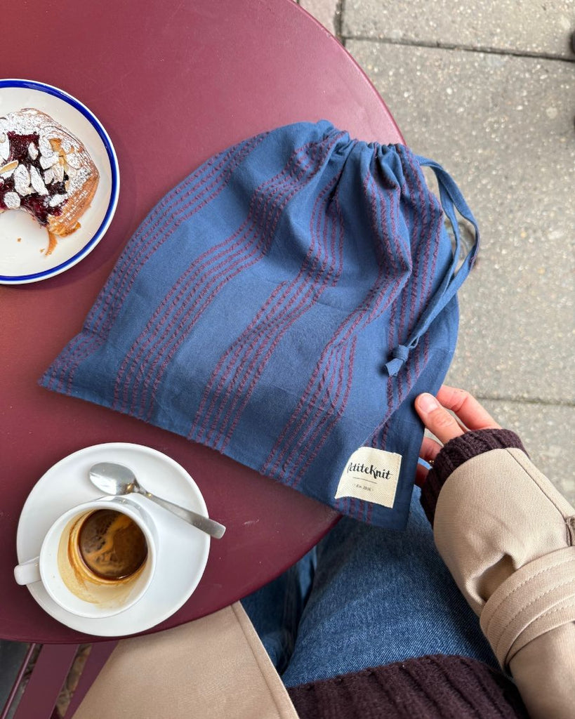 Knitter's String Bag i farven Night Shadow