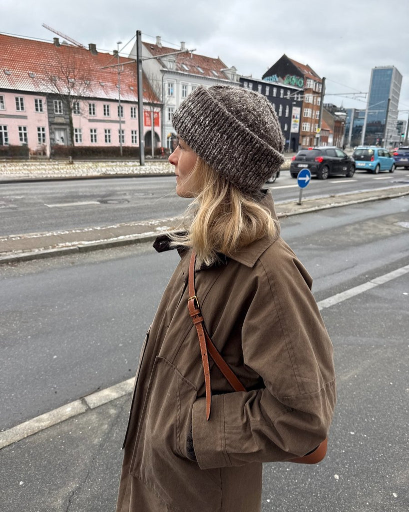 Kvinde iført gråmeleret Terrazzo Hue