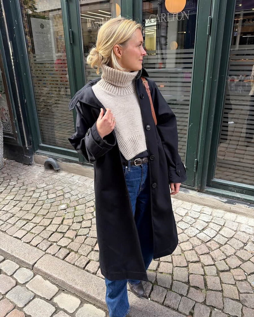 Kvinde iført beige Terrazzo Neck