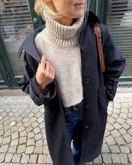 Kvinde iført beige Terrazzo Neck