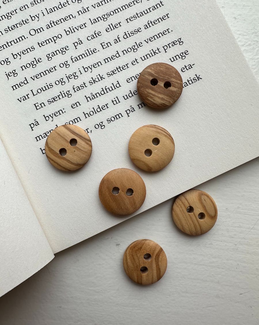 Wooden buttons Ø18 mm - 6 pcs