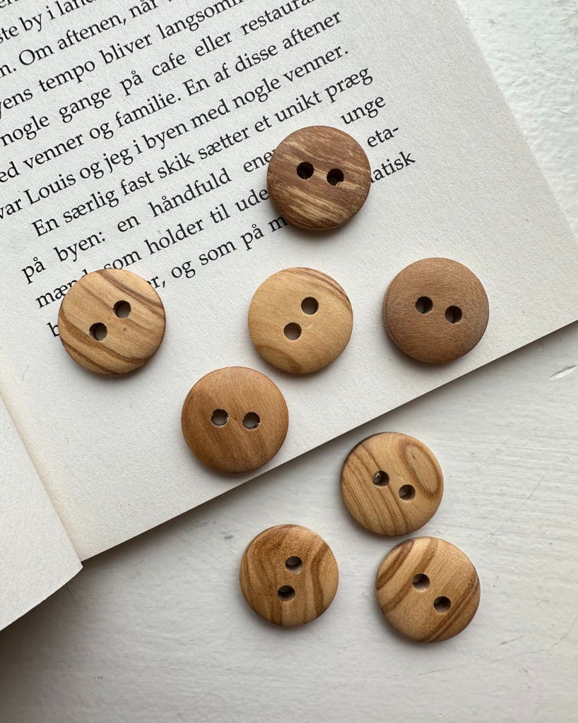 Wooden buttons 18 mm 8 pcs PetiteKnit