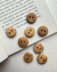 Wooden buttons Ø18 mm - 8 pcs