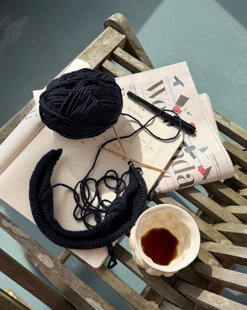 Procesbillede af blå Vega Sweater 