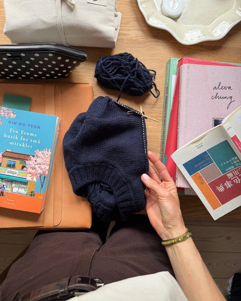 Procesbillede af blå Vega Sweater 