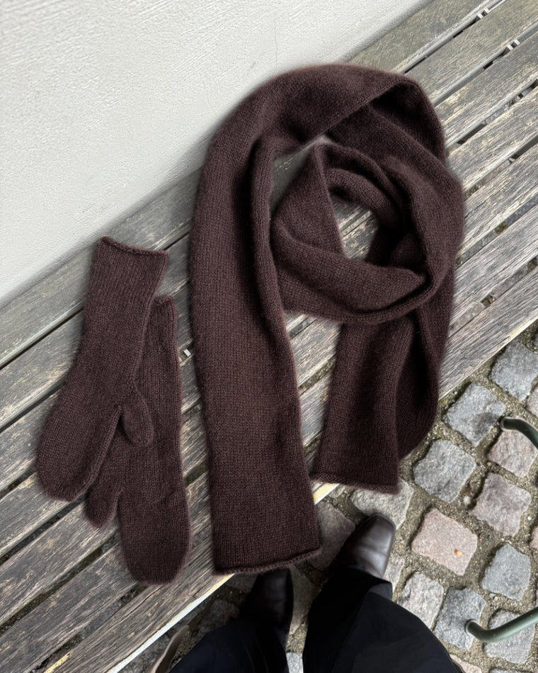 Kvinde iført beige Vienna Glove