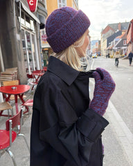Kinde iført bordeaux og blåt Yoko Set