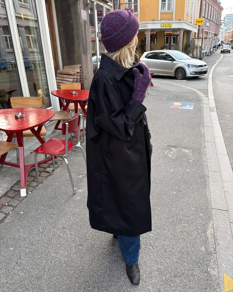 Kinde iført bordeaux og blåt Yoko Set