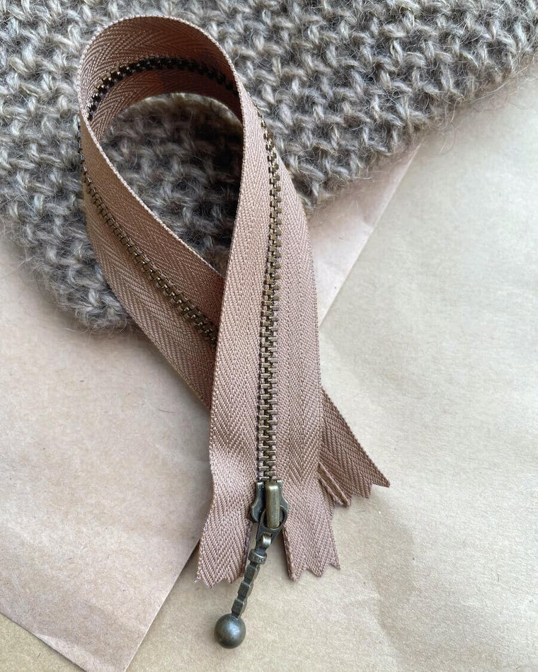 UDENLANDSKE FORHANDLERE Zipper 23 cm - Hazelnut - Wholesale