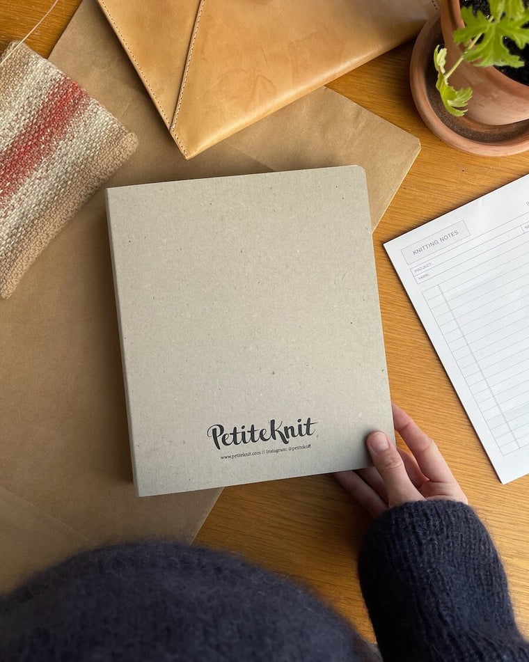 UDENLANDSKE FORHANDLERE PetiteKnit A5 binder - Wholesale