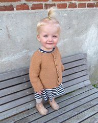 Barn iført brun Begynderjakke