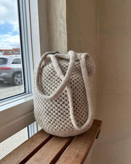 Hvid Breezebag på bænk