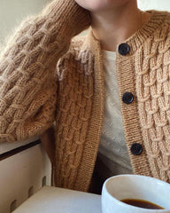 Closeup af kvinde i brun Jenny Jacket