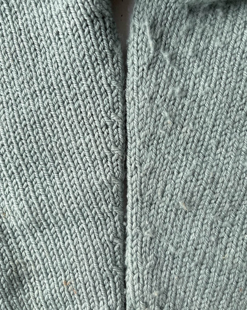 "Refresh Your Knit With PetiteKnit" - Lint Remover
