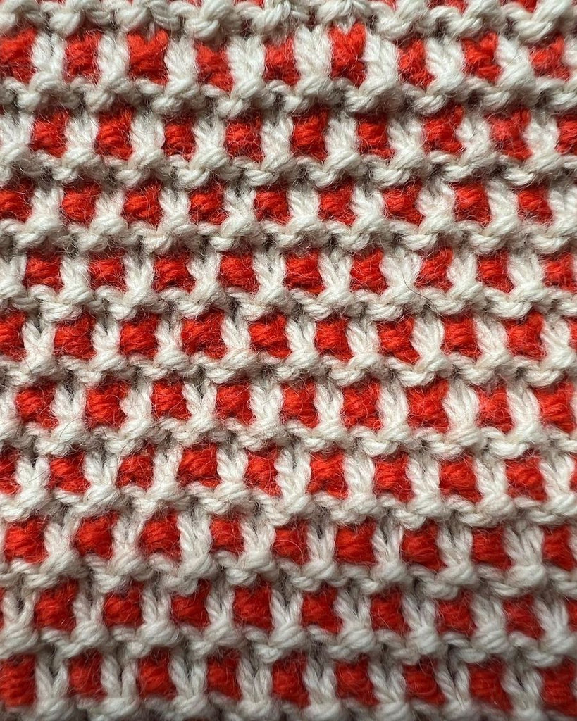 Closeup af rød og hvid Marie Purse