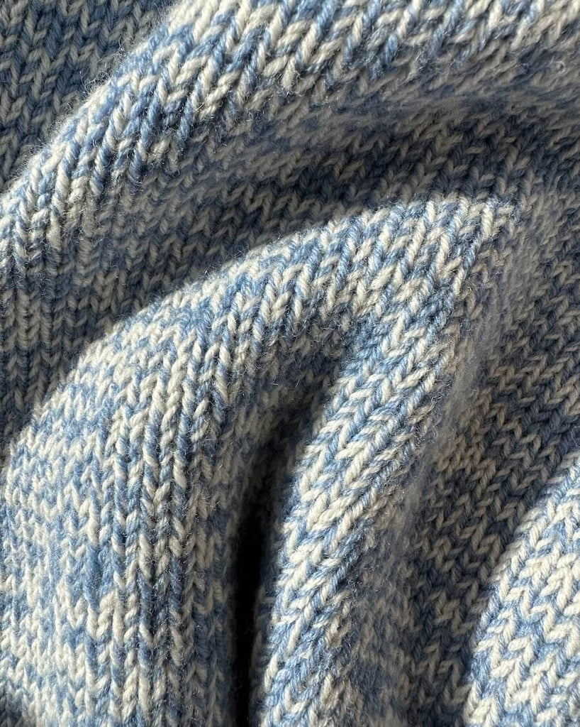 Closeup af lyseblå Melange Sweater Junior 